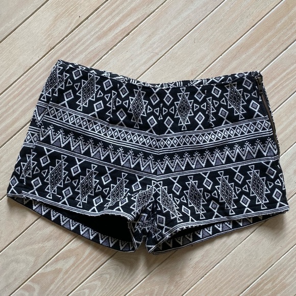 Billabong Pants - Billabong Tribal Aztec Print Knit Cotton Shorts -M